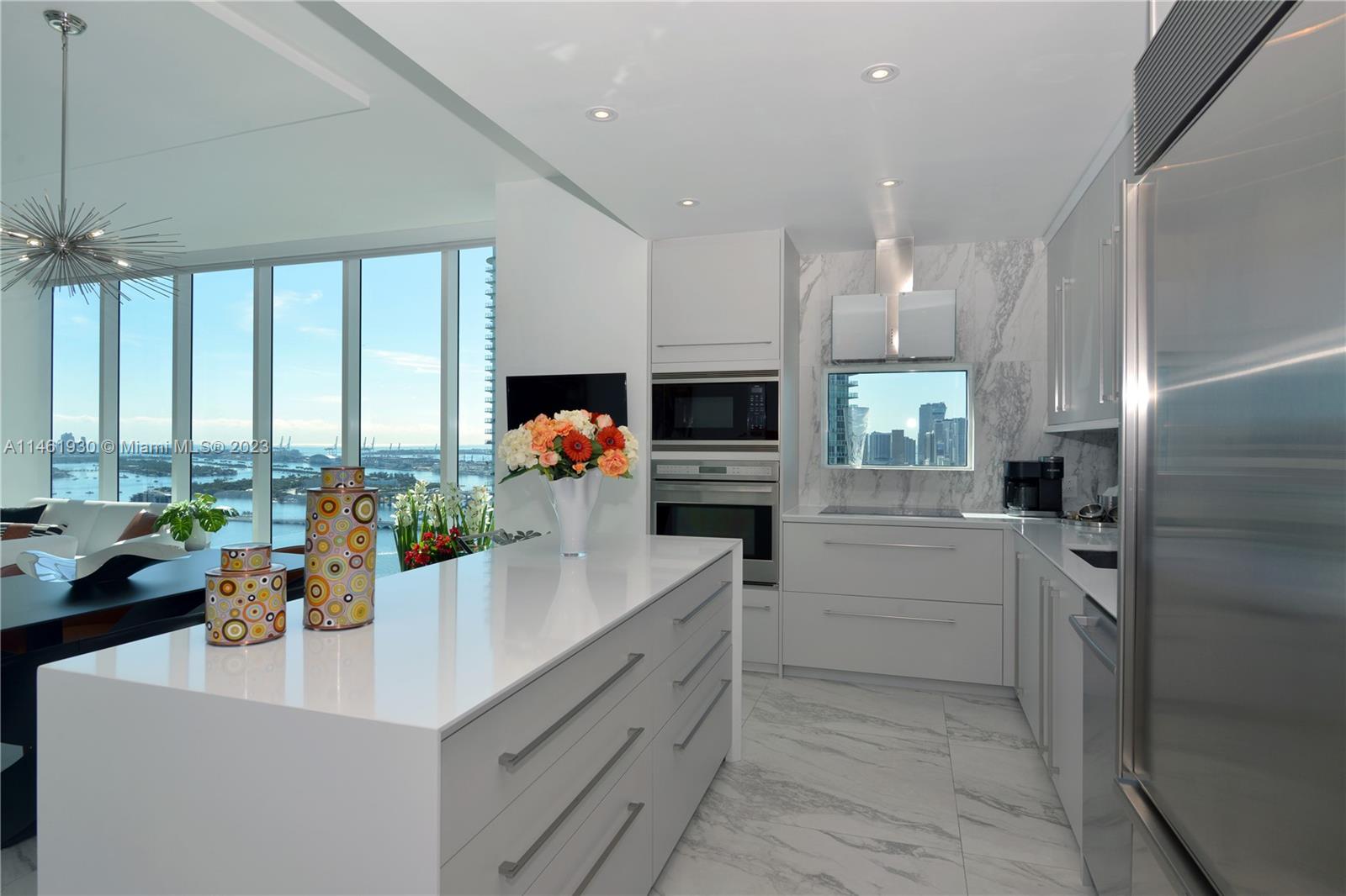 PARAMOUNT BAY CONDO - Residential