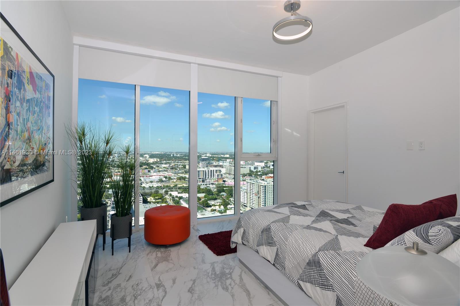 PARAMOUNT BAY CONDO - Residential