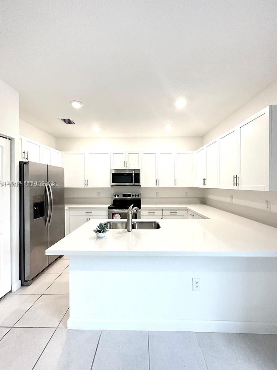 VIA VENTURA NEIGHBORHOOD - Residential