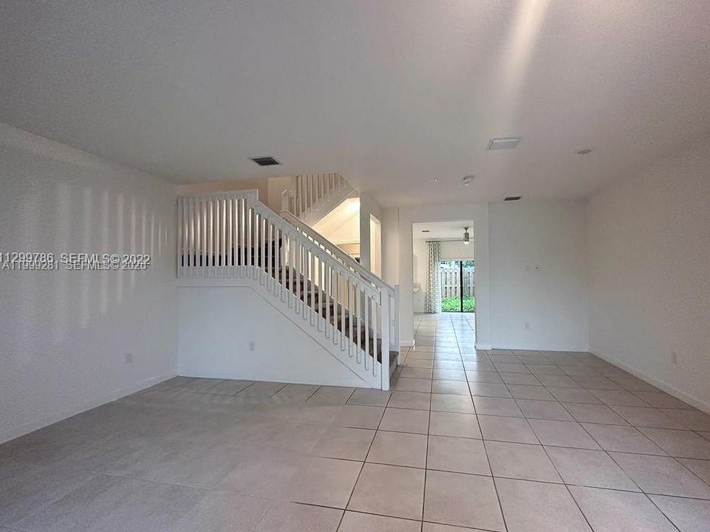 VIA VENTURA NEIGHBORHOOD - Residential