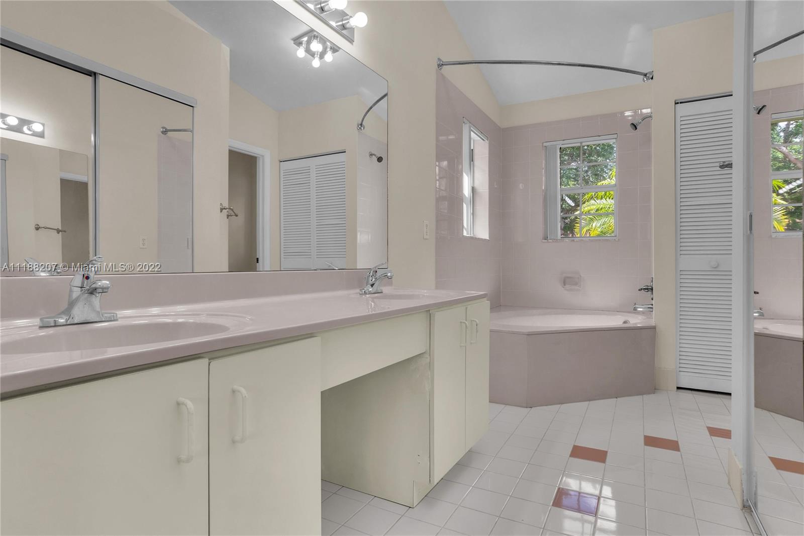 FLAMINGO ESTATES - Residential