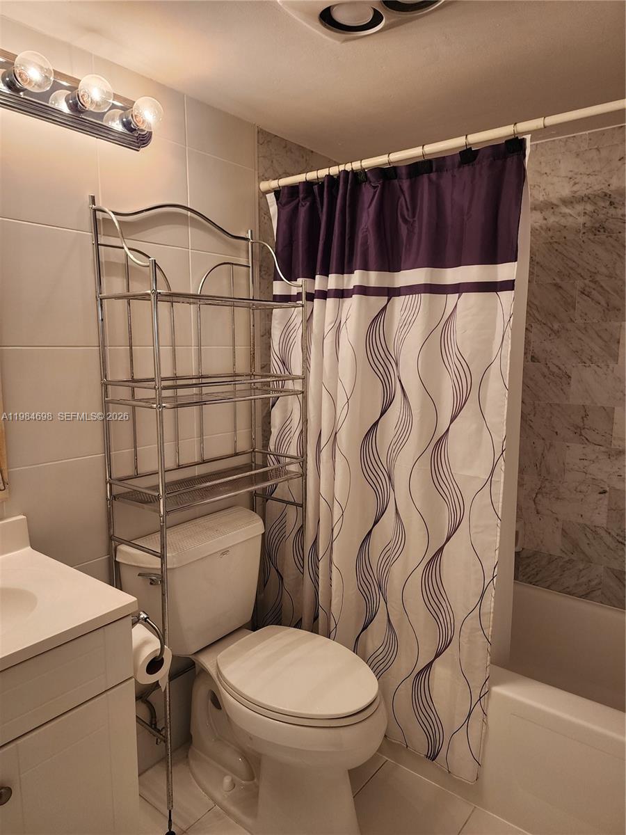 HOLLYBROOK GOLF AND - Residential