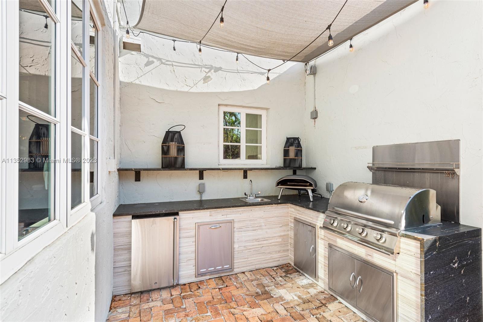 C GABLES COUNTRY CLUB SEC - Residential