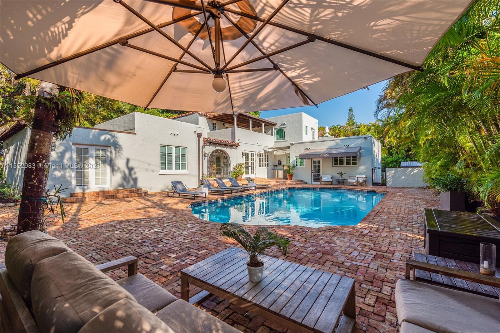 C GABLES COUNTRY CLUB SEC - Residential