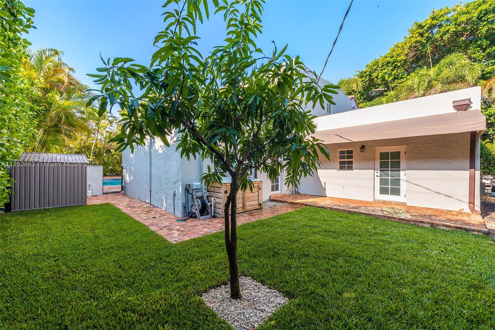 C GABLES COUNTRY CLUB SEC - Residential