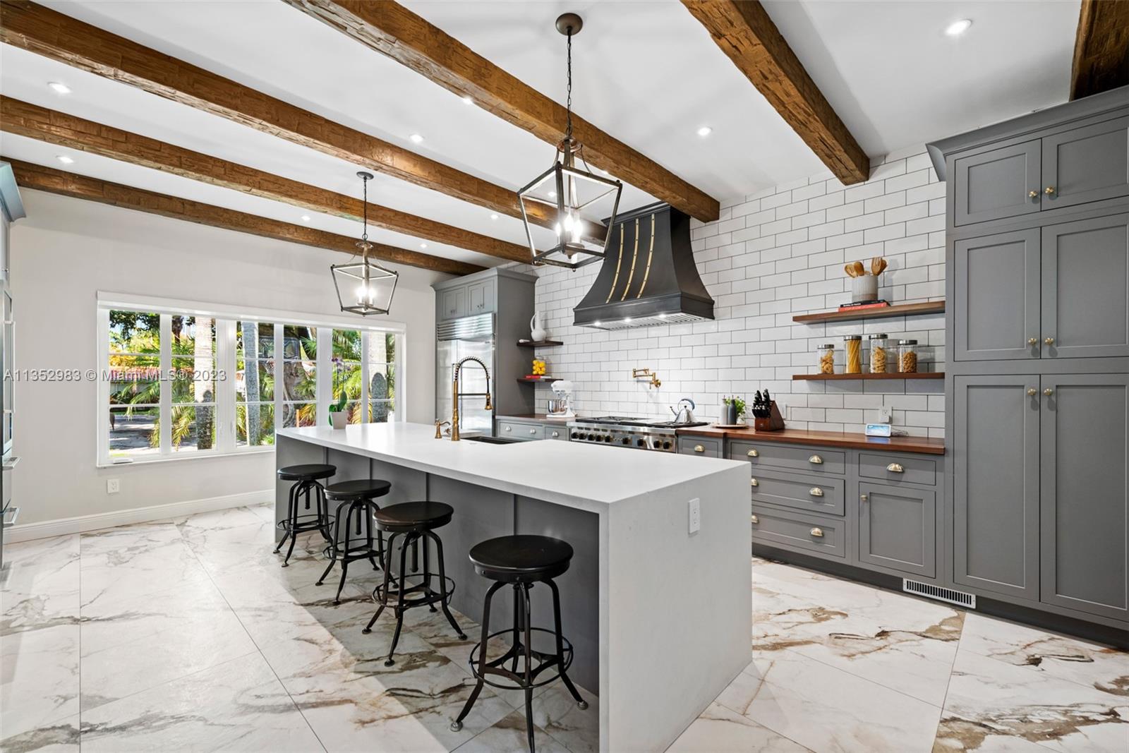 C GABLES COUNTRY CLUB SEC - Residential