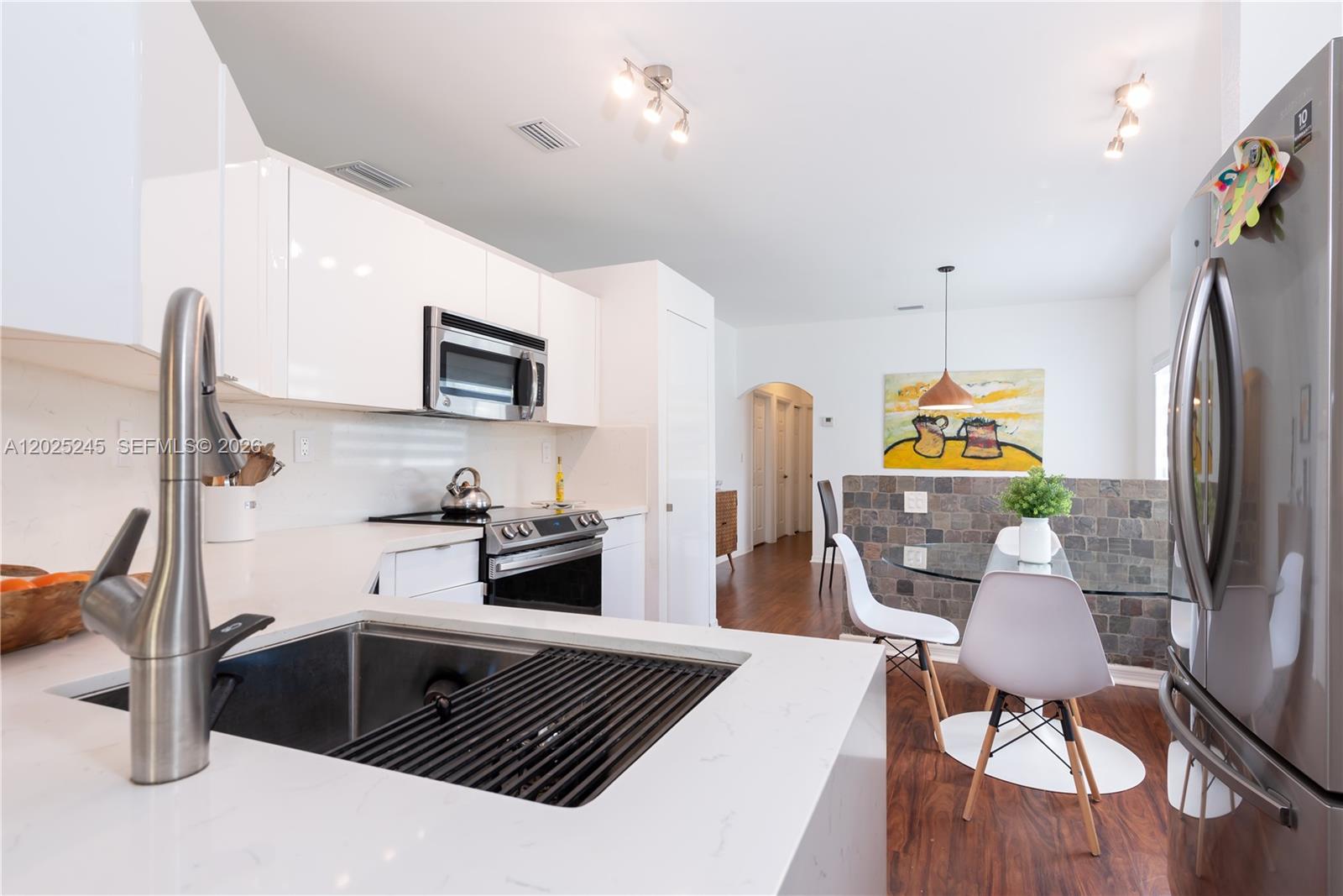 SAPPHIRE SHORES-SAPPHIRE - Residential