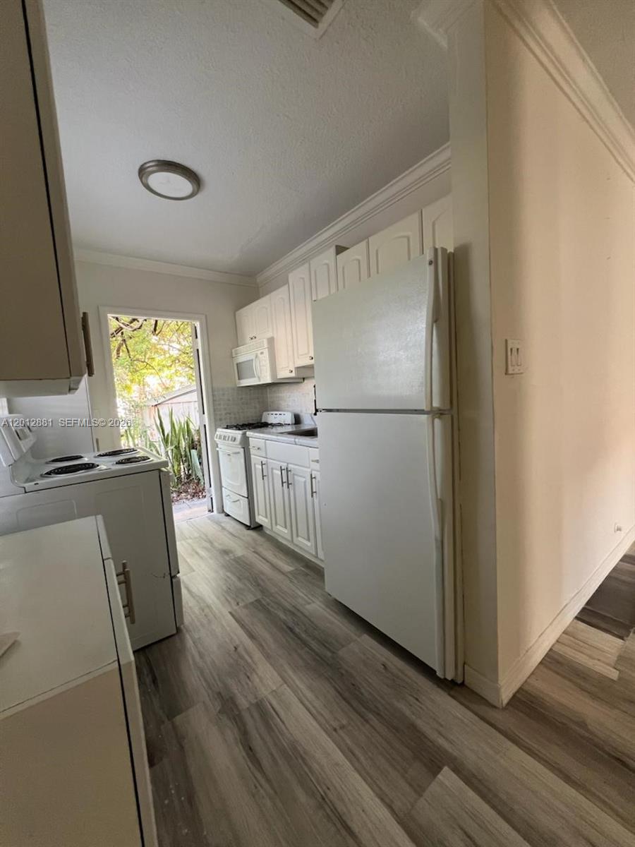 HOLLYWOOD LAWNS - Residential Income
