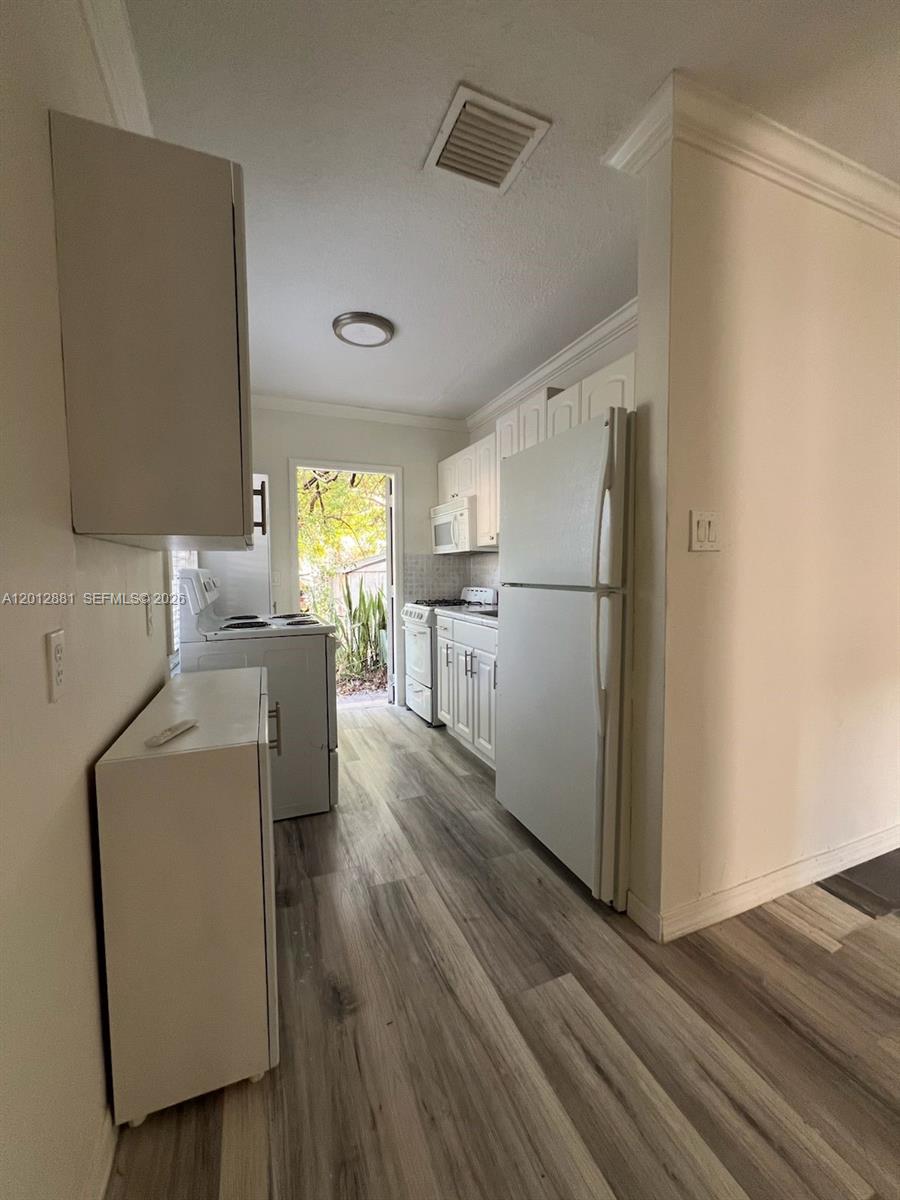 HOLLYWOOD LAWNS - Residential Income