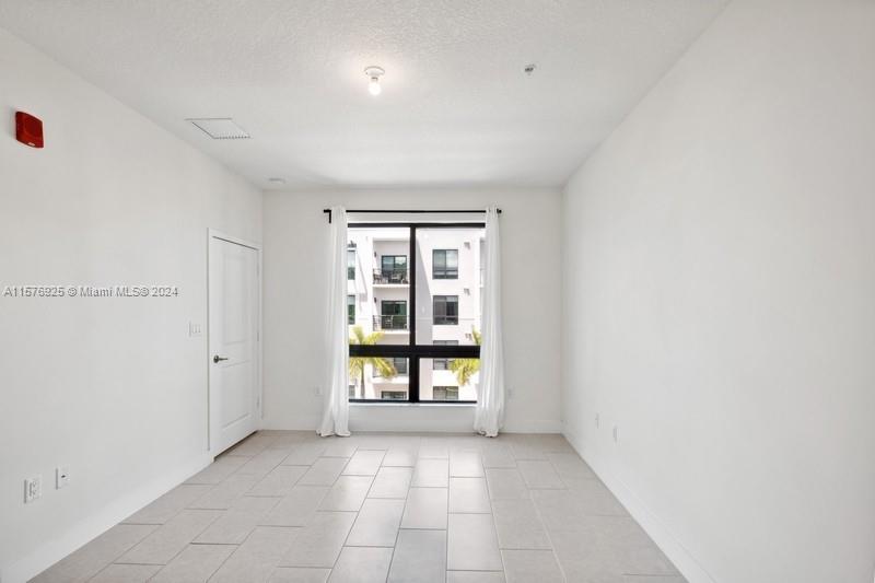 DOWNTOWN DORAL SOUTH PHAS - Residential