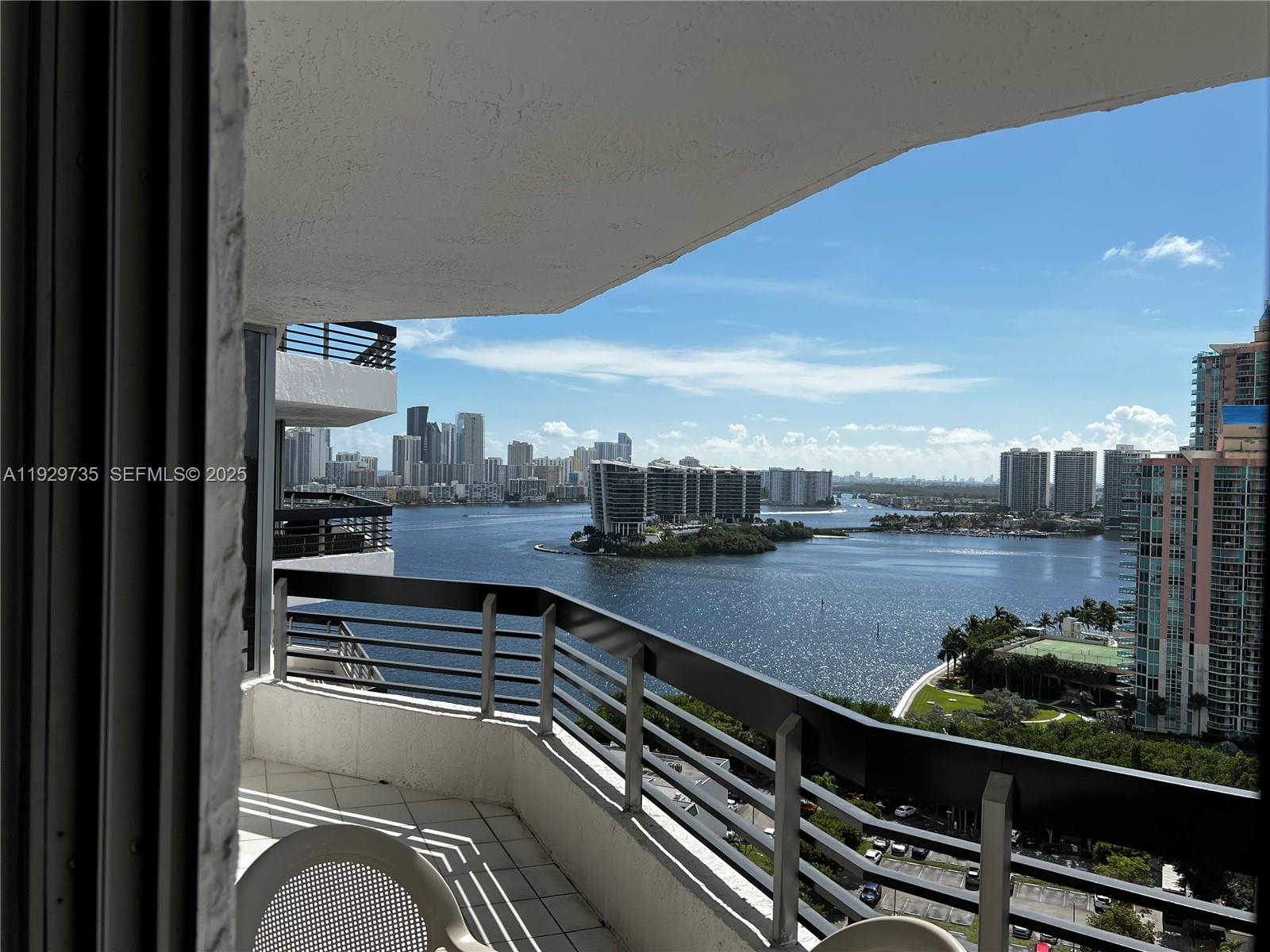 2/2 Beautiful unit with amazing and breathtaking views of the Intracoastal, Large balcony, and great-sized rooms, 1,181 sq. ft. living area. Washer/ Dryer in the unit. Mystic Pointe Tower #600 offers plenty of amenities, plus the ones in Mystic Pointe Island (tennis, pickleball, marina, restaurant, convenience store, beautiful heated pool, BBQ, gym, and many more). Walking distance to the beach, Aventura Mall, Parks, private access to boat dock just next to the pool. Don't let this unit pass you by!