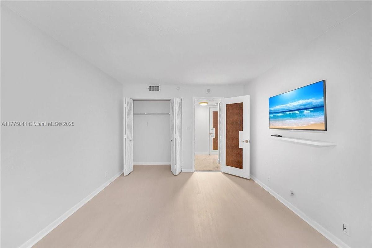 TOWERS OF QUAYSIDE CONDO - Residential Lease