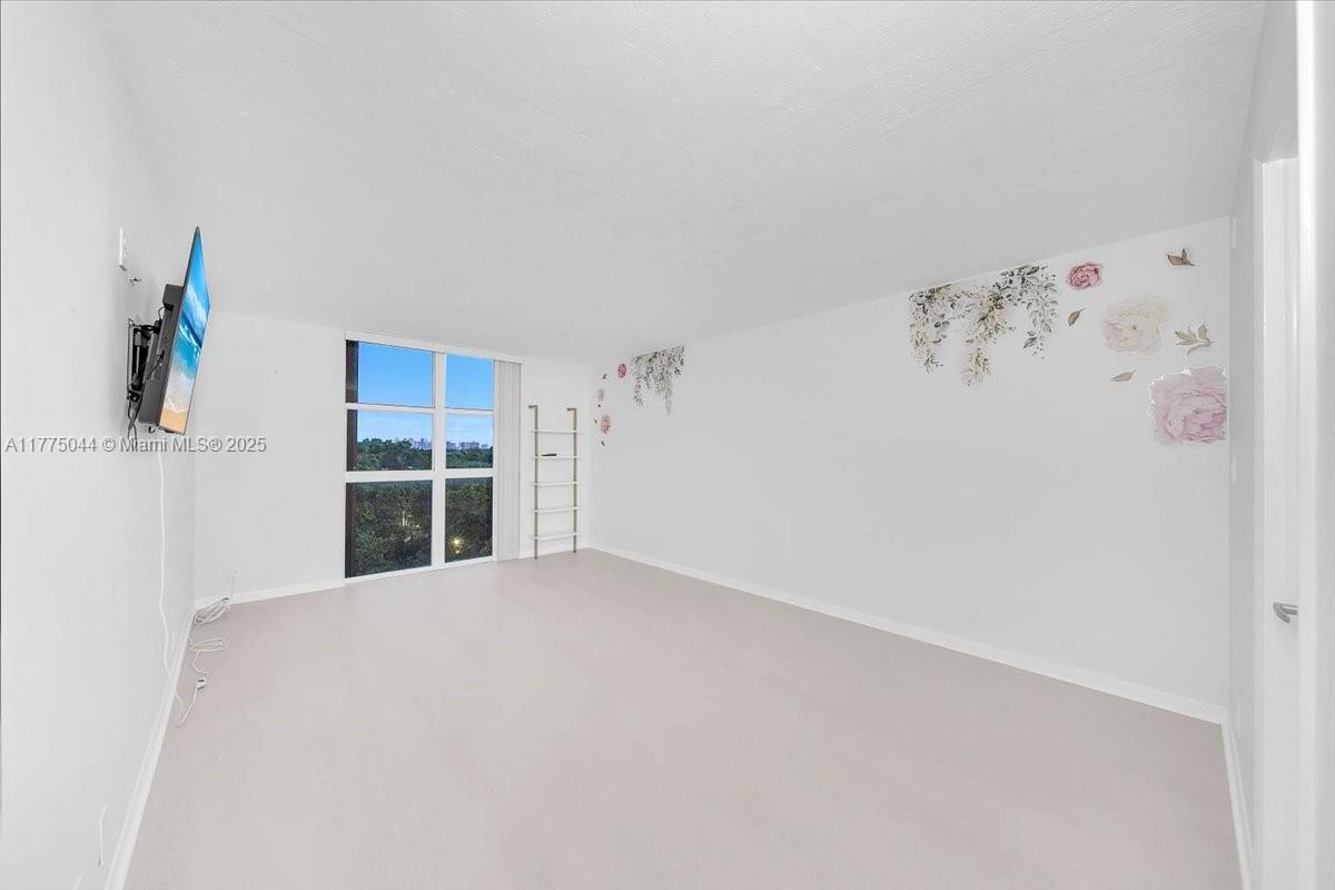 TOWERS OF QUAYSIDE CONDO - Residential Lease