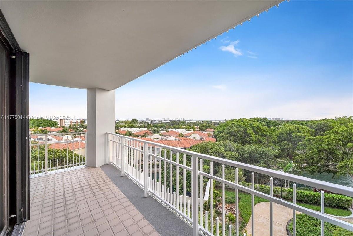 TOWERS OF QUAYSIDE CONDO - Residential Lease