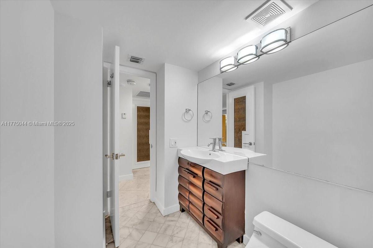 TOWERS OF QUAYSIDE CONDO - Residential Lease