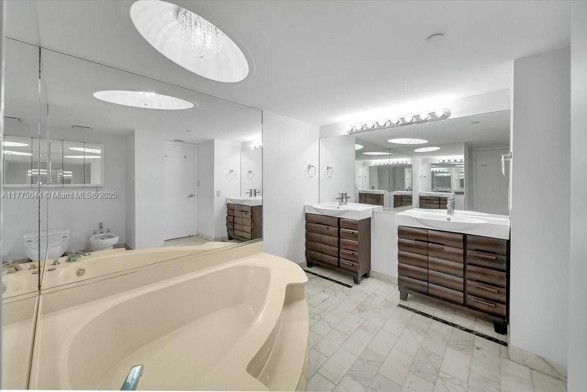 TOWERS OF QUAYSIDE CONDO - Residential Lease