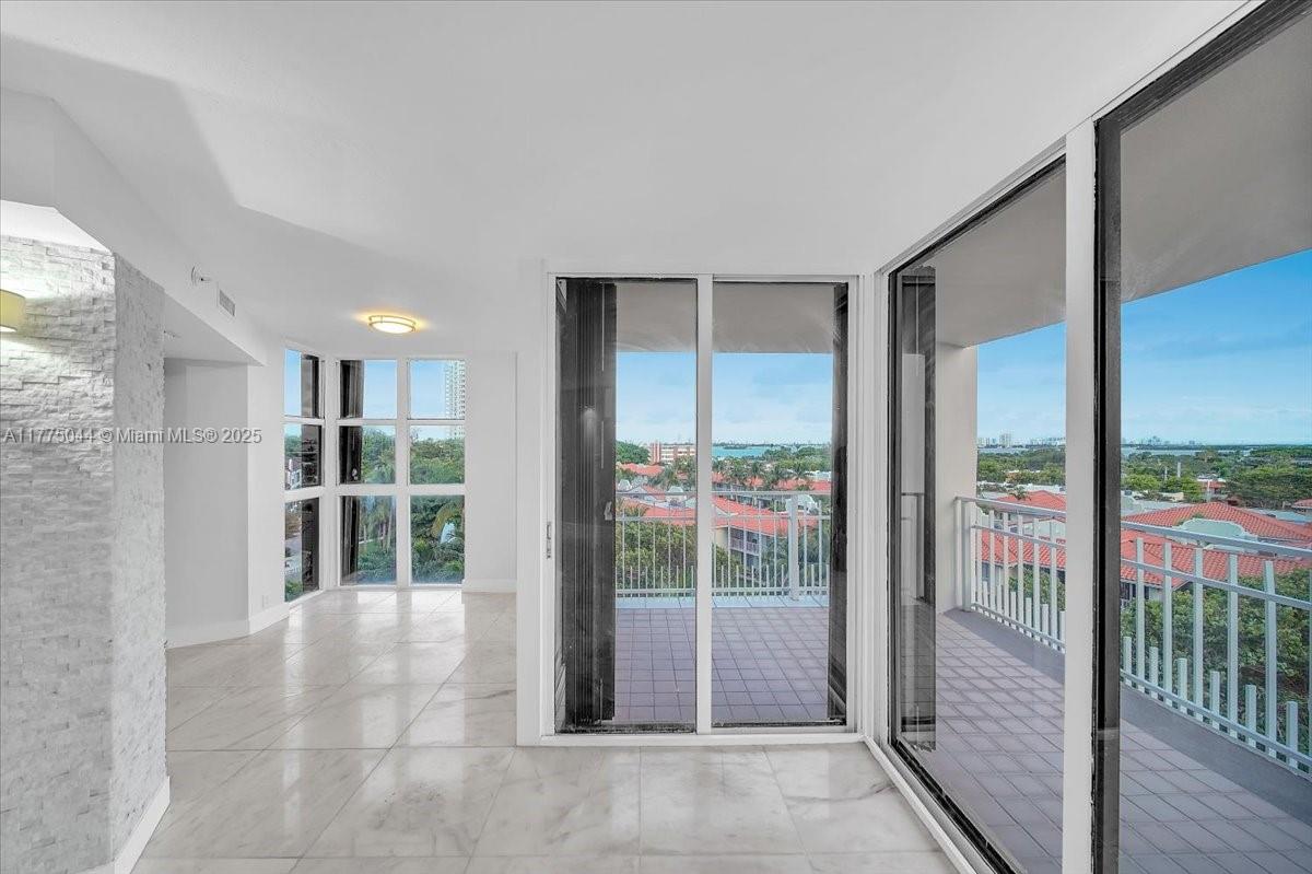 TOWERS OF QUAYSIDE CONDO - Residential Lease