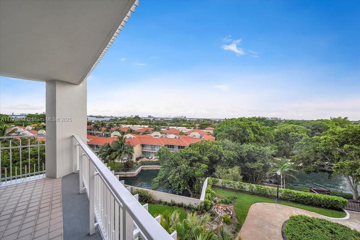 TOWERS OF QUAYSIDE CONDO - Residential Lease