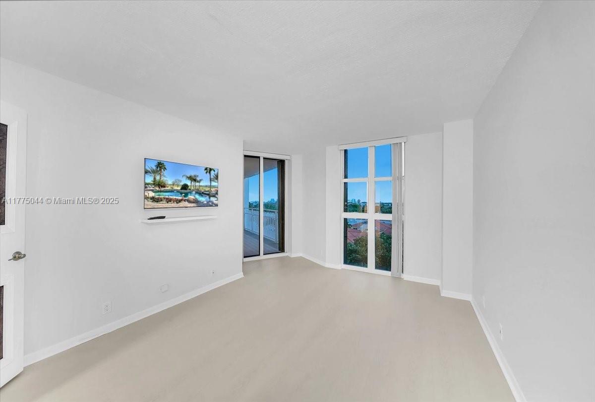 TOWERS OF QUAYSIDE CONDO - Residential Lease