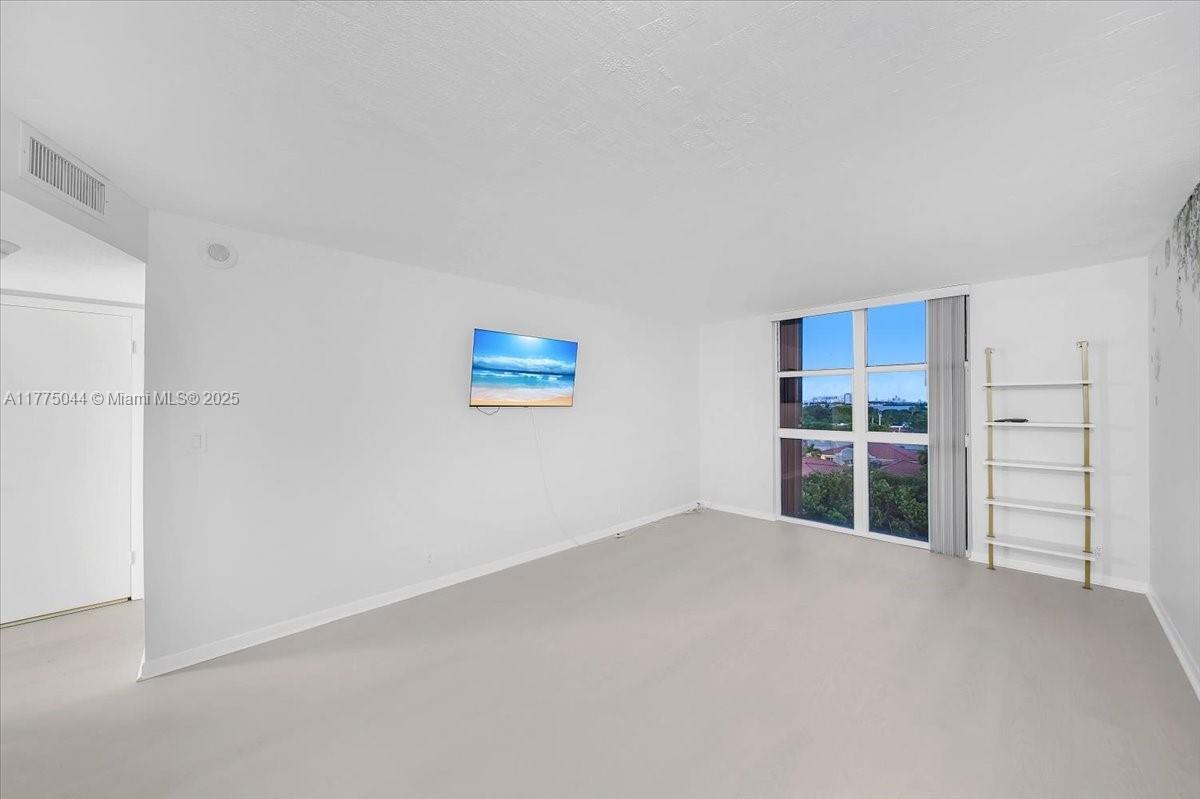 TOWERS OF QUAYSIDE CONDO - Residential Lease