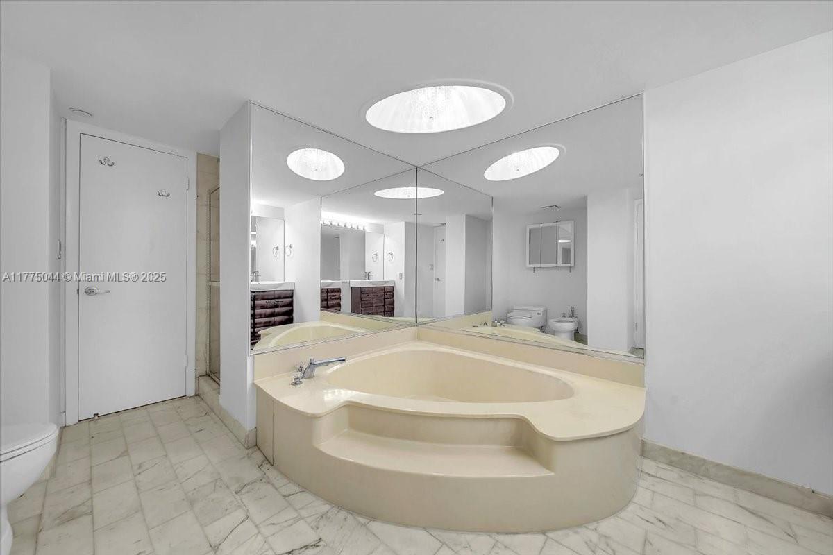 TOWERS OF QUAYSIDE CONDO - Residential Lease