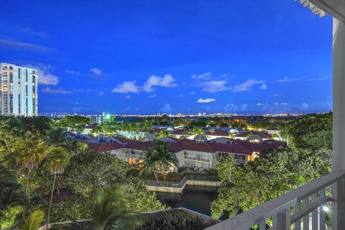 TOWERS OF QUAYSIDE CONDO - Residential Lease