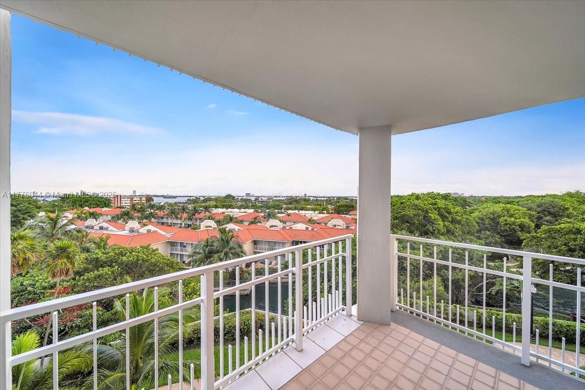TOWERS OF QUAYSIDE CONDO - Residential Lease