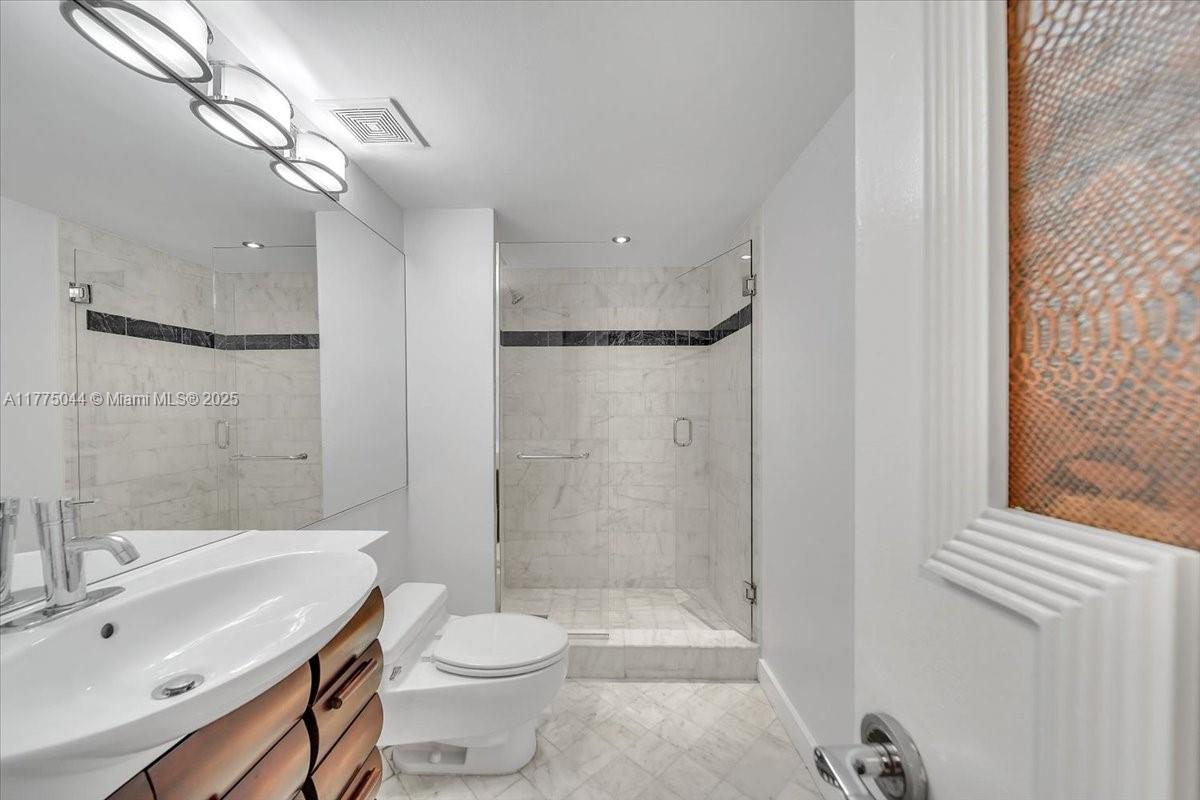 TOWERS OF QUAYSIDE CONDO - Residential Lease