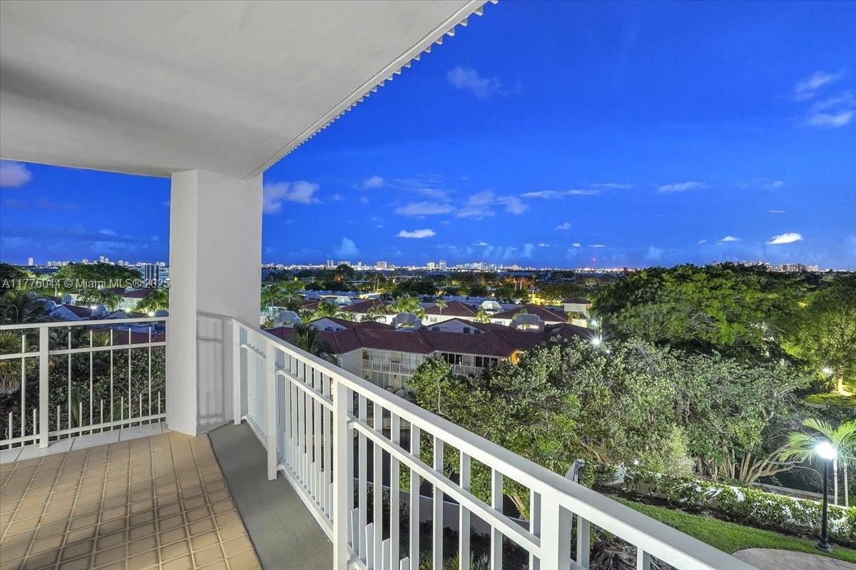 TOWERS OF QUAYSIDE CONDO - Residential Lease