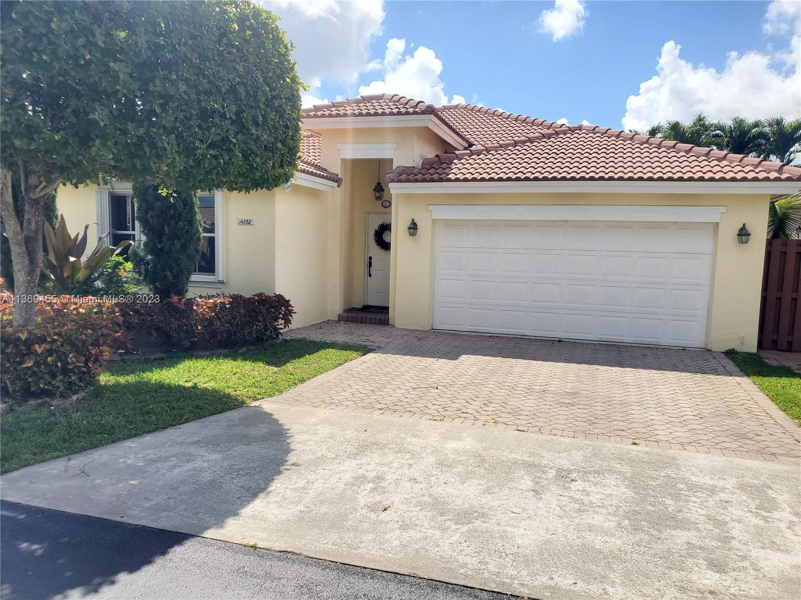 POINCIANA AT SUNSET LAKES - Residential