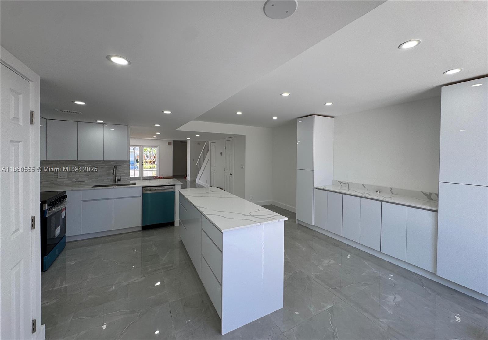 VENETIAN PARK I CONDO - Residential