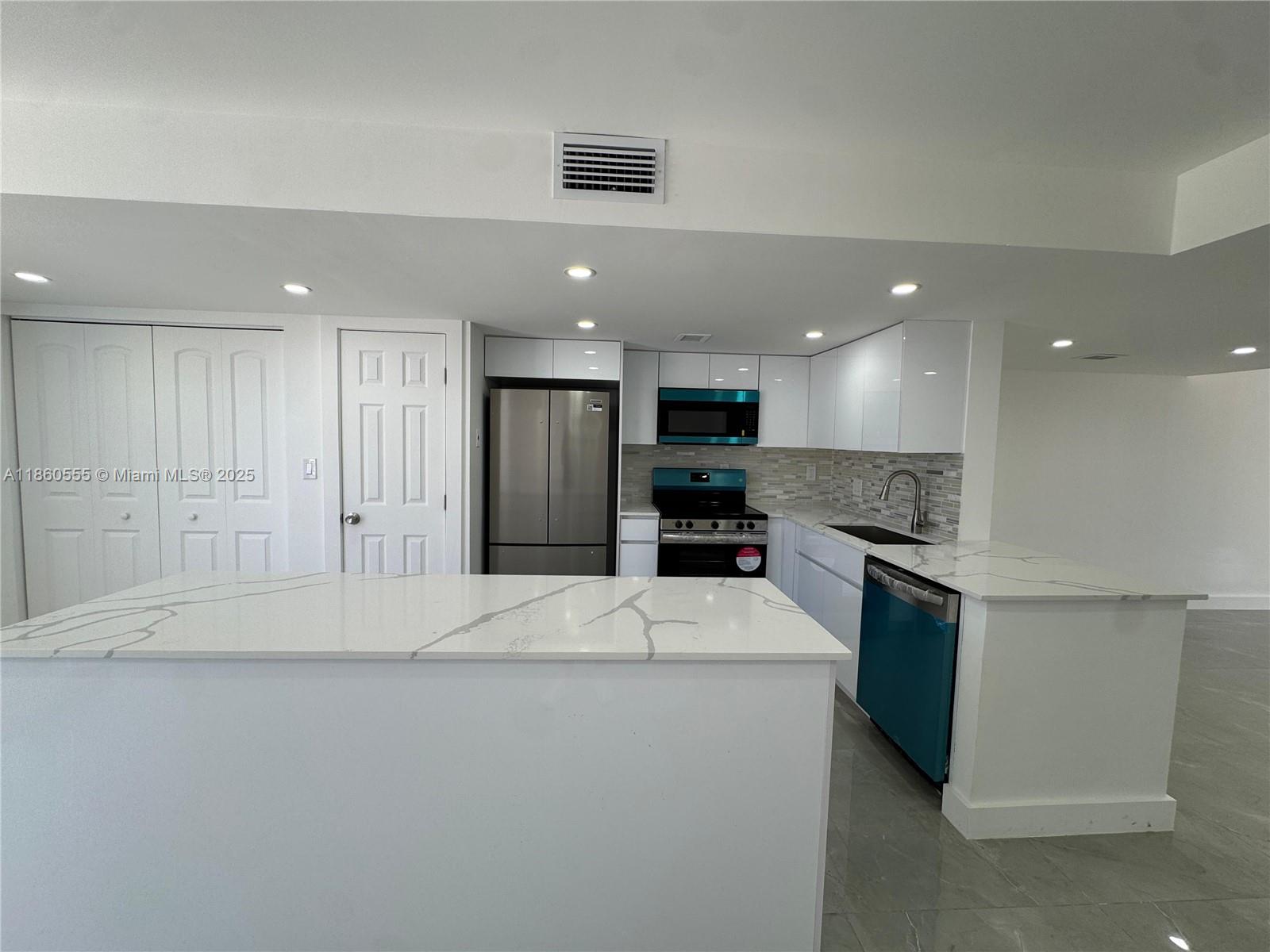 VENETIAN PARK I CONDO - Residential