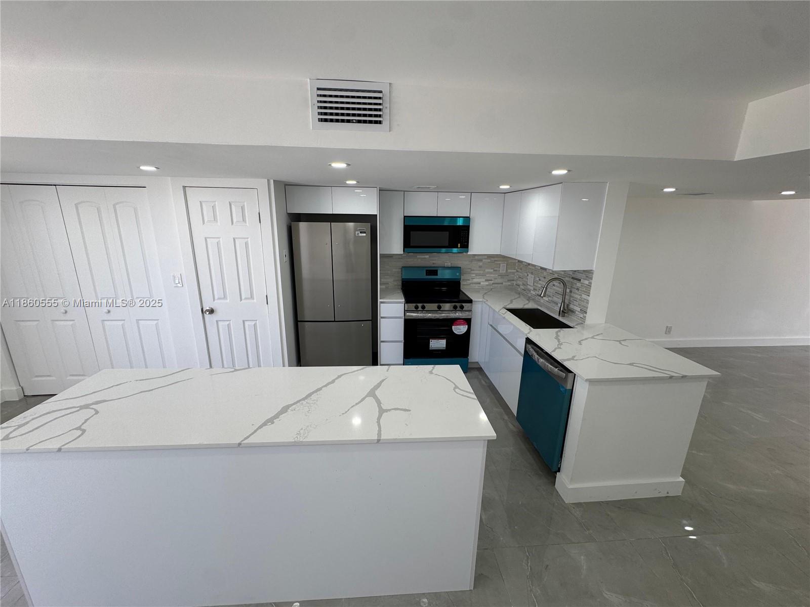 VENETIAN PARK I CONDO - Residential