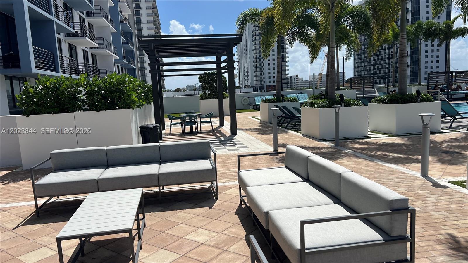 5350 Park Condo - Residential