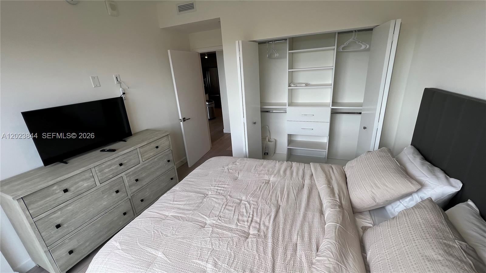 5350 Park Condo - Residential