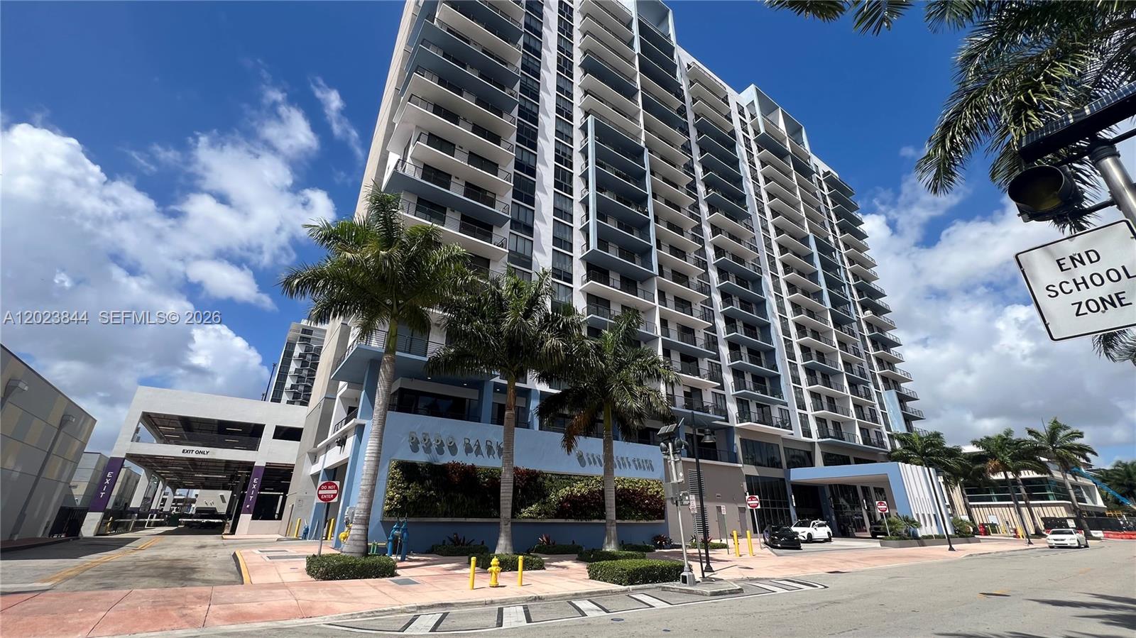 5350 Park Condo - Residential