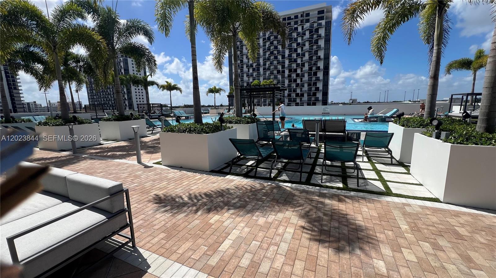 5350 Park Condo - Residential
