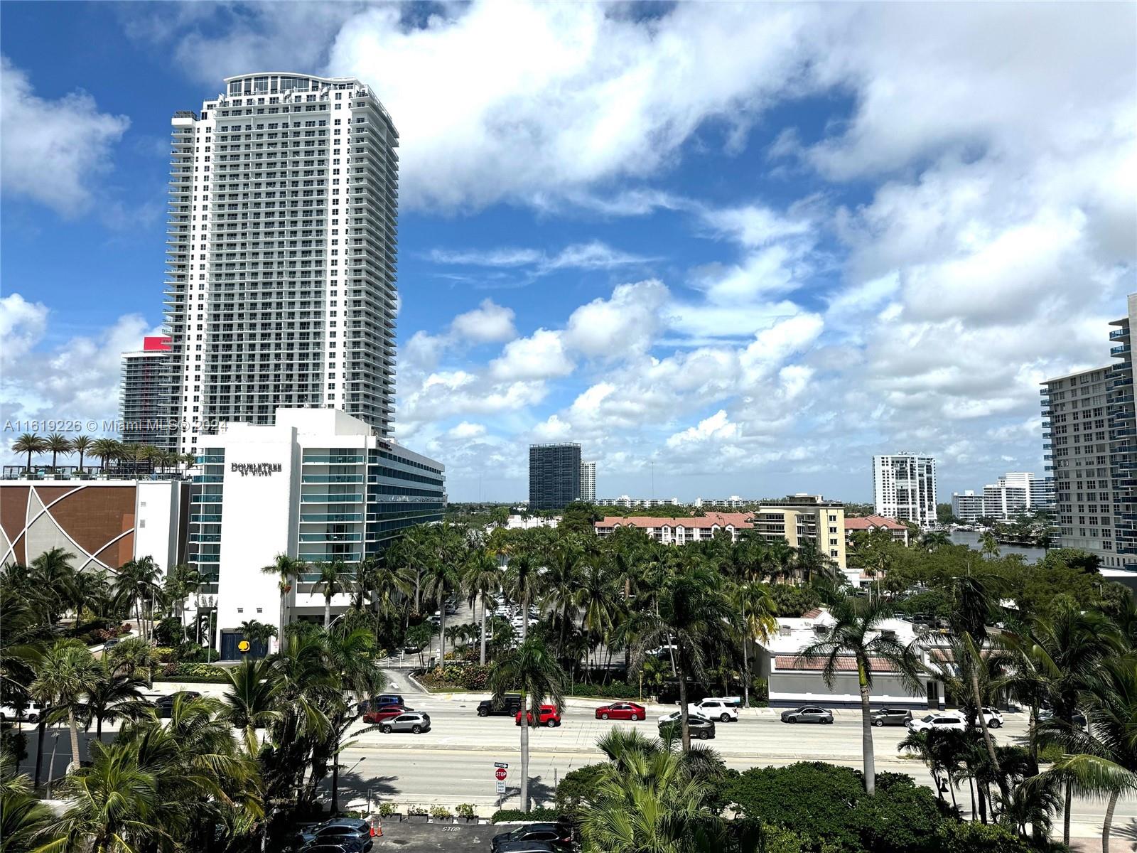 TIDES ON HOLLYWOOD BEACH - Residential