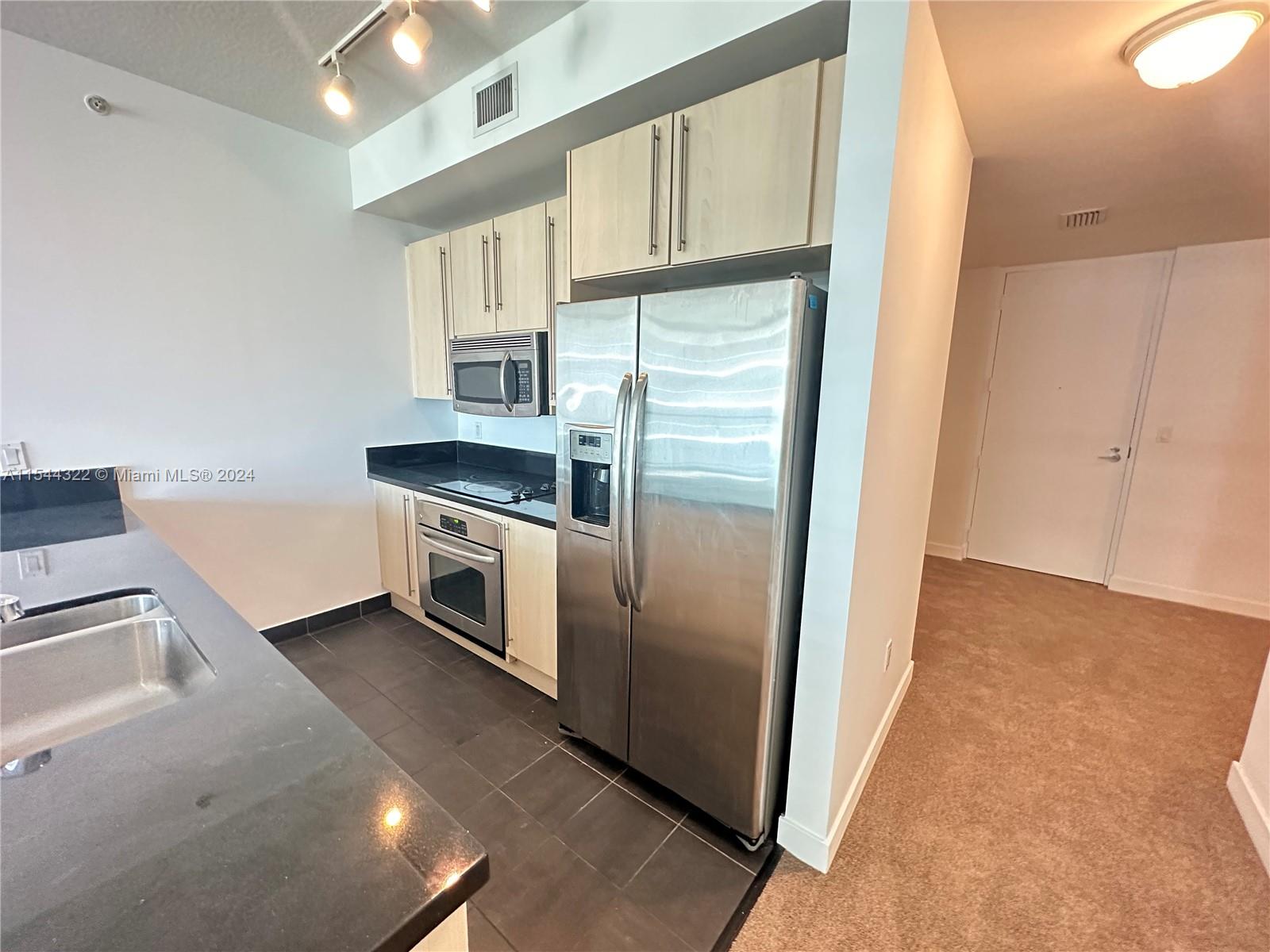 THE AXIS ON BRICKELL COND - Residential