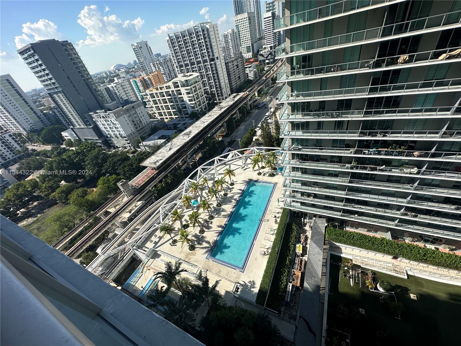 THE AXIS ON BRICKELL COND - Residential