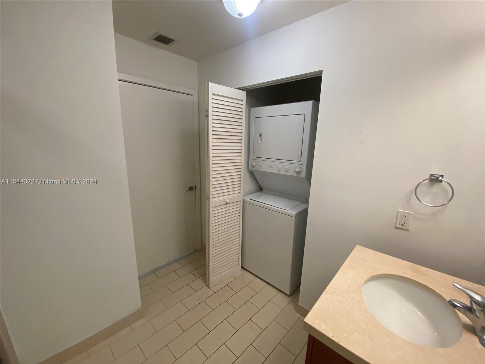 THE AXIS ON BRICKELL COND - Residential