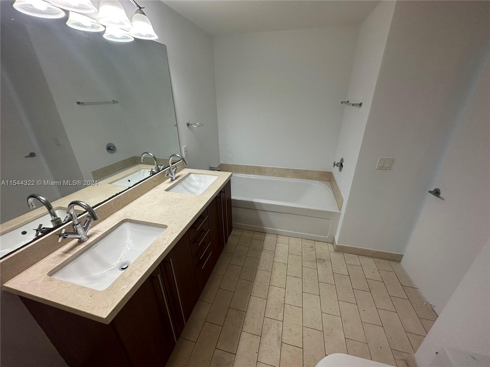 THE AXIS ON BRICKELL COND - Residential