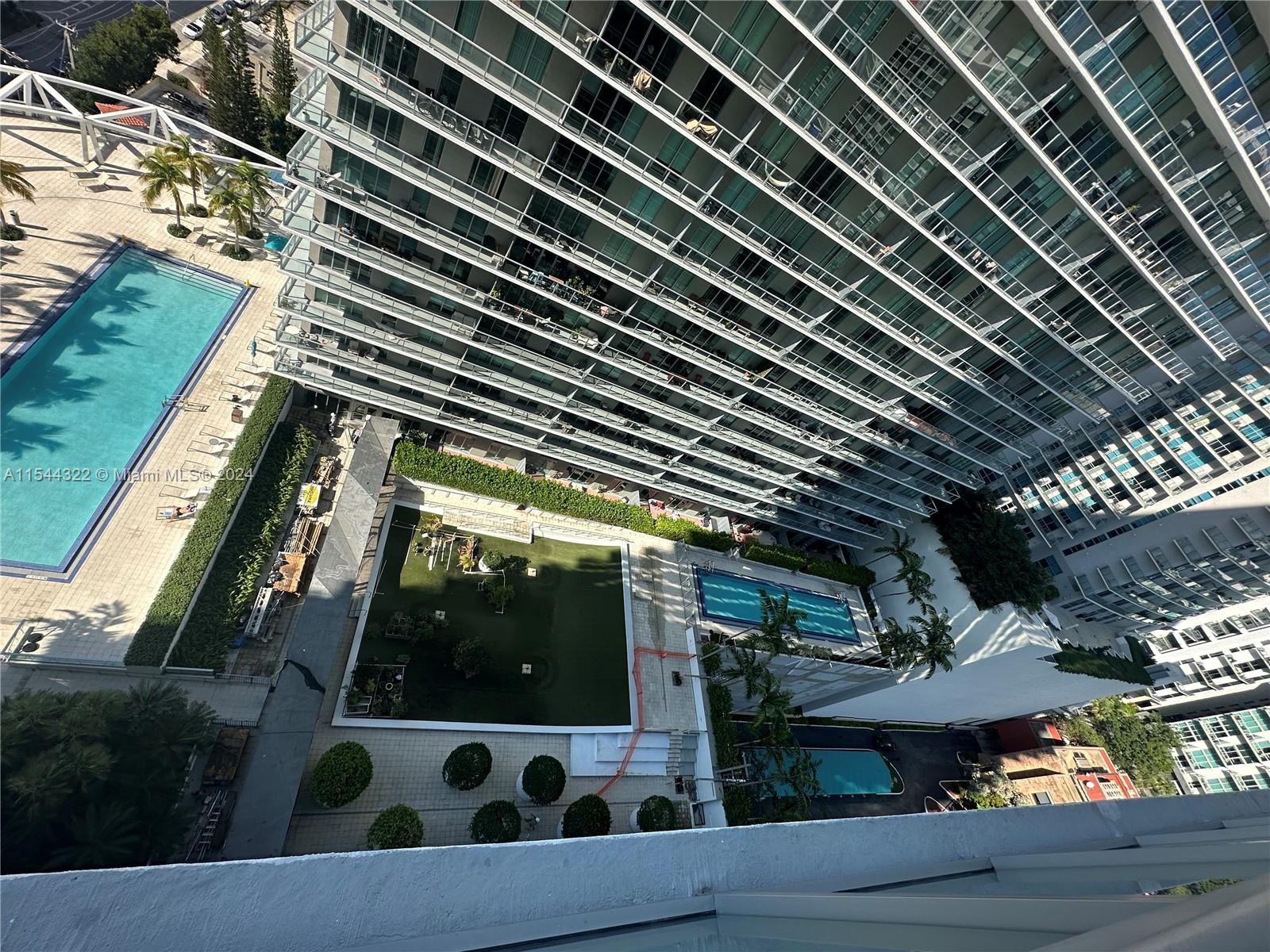THE AXIS ON BRICKELL COND - Residential