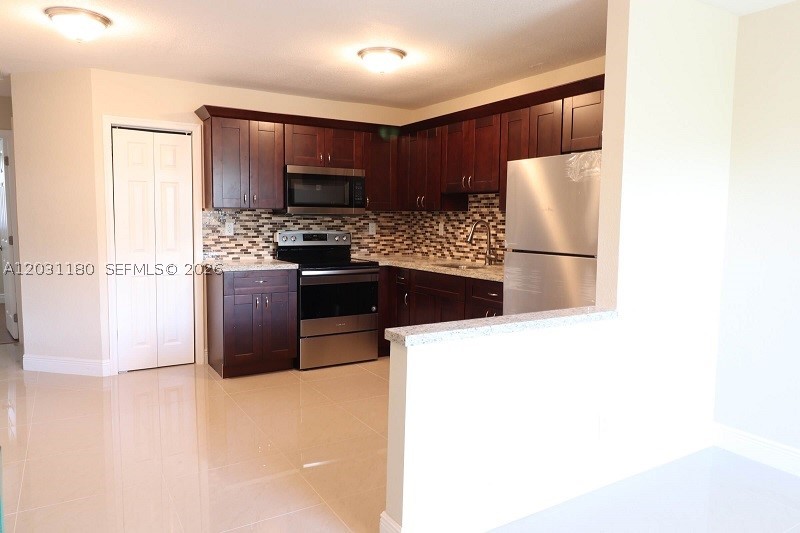 SUNRISE GOLF VILLAGE SEC - Residential Income