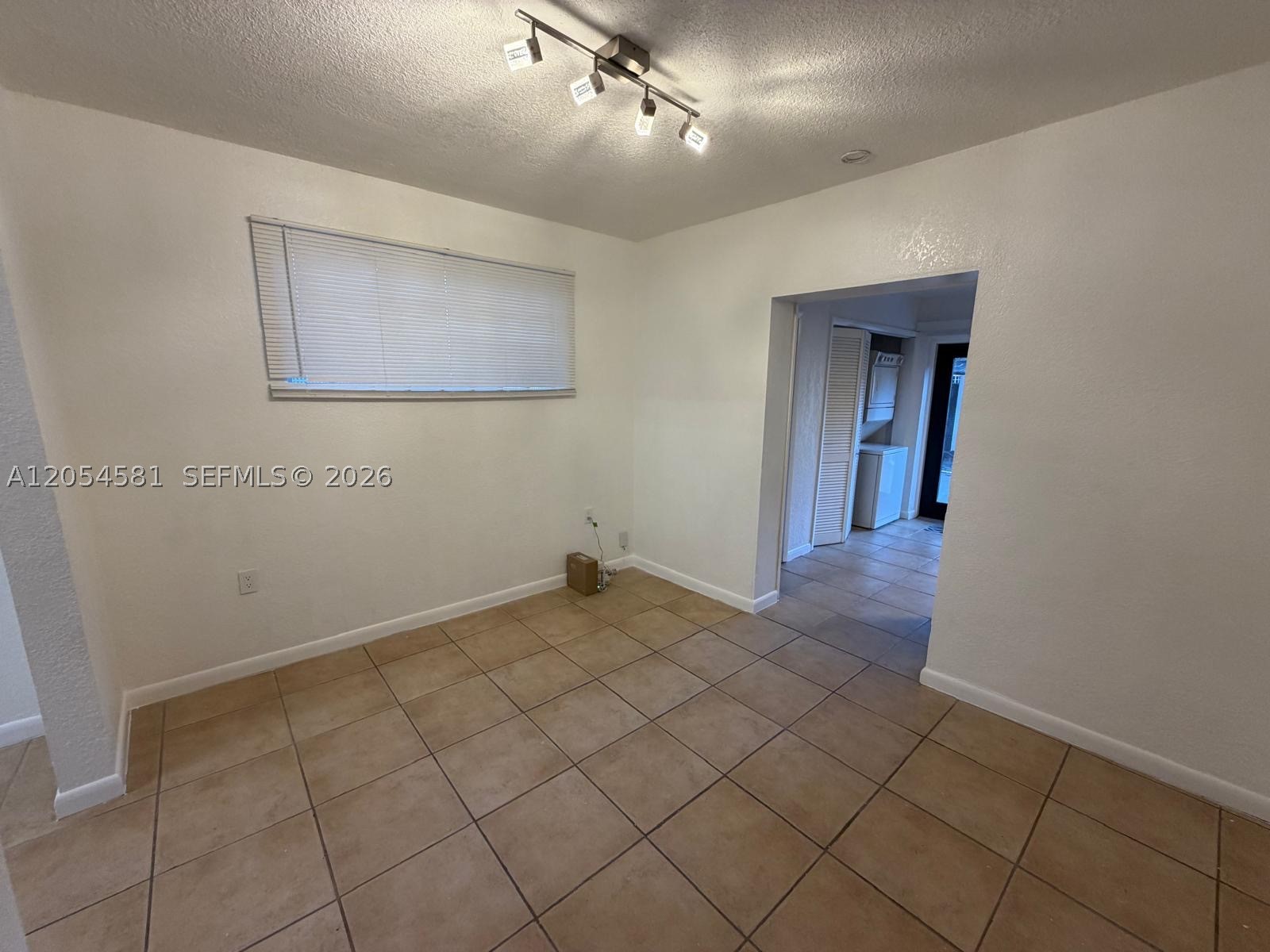COUNTRY CLUB ESTATES SEC - Residential Lease