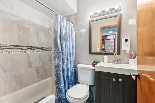 SAGA BAY TOWNHOMES - Residential