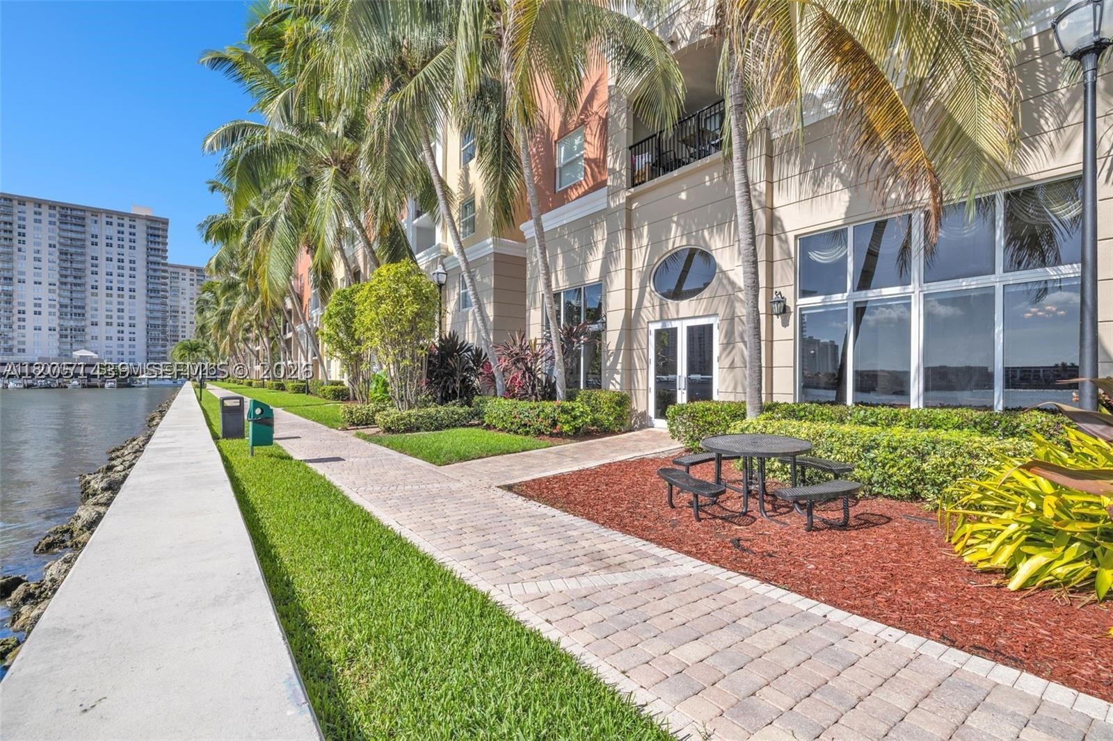PORTO BELLAGIO CONDO - Residential