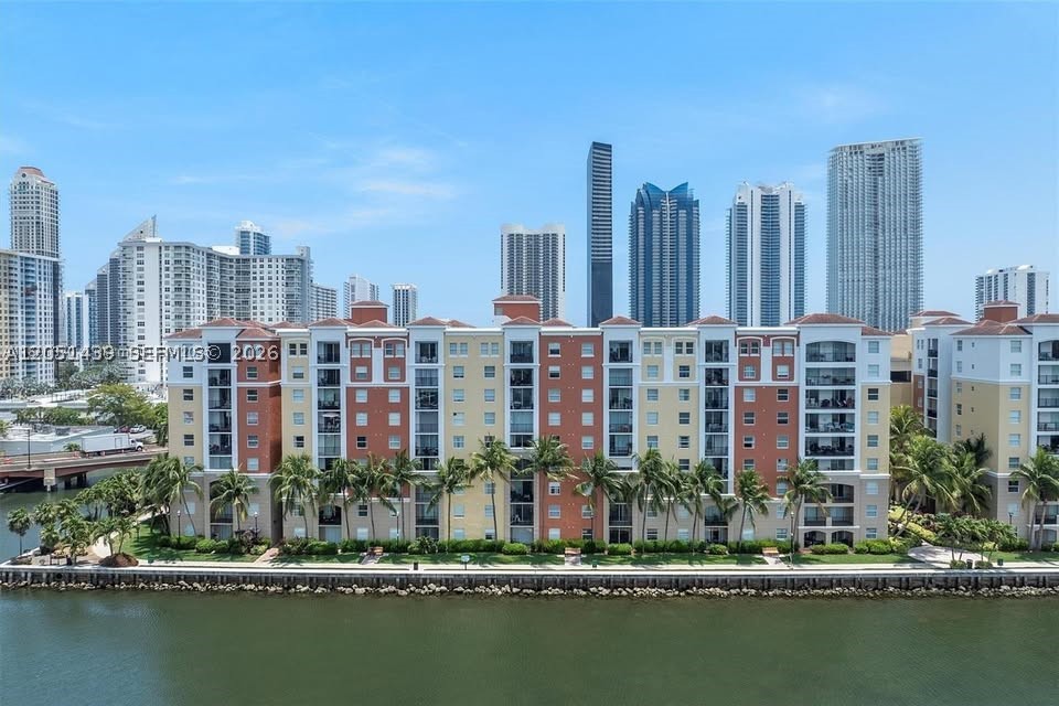 PORTO BELLAGIO CONDO - Residential
