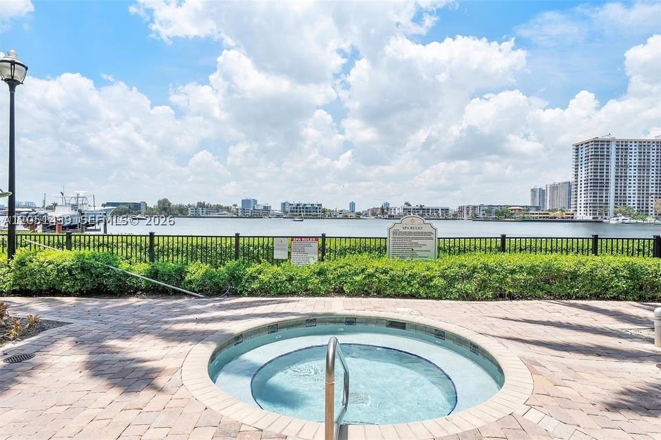 PORTO BELLAGIO CONDO - Residential