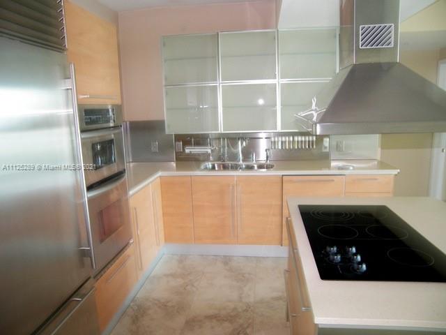 2 Bed / 2.5 Bath with 1,264 SF. At the Emerald Condo in the vibrant Brickell area. Unit comes with Tile floors throughout, Stainless steal appliances, Built in closets, Master bathroom with infinity tub & jacuzzi jets, separate shower, bidet. Biscayne views. Luxury Building with amenities including gym, roof top infinity edge pool, and spa overlooking the bay and city skyline. 1 valet parking / 1 parking space, storage unit D-3, Private pet walk area & walking distance to Brickell area.